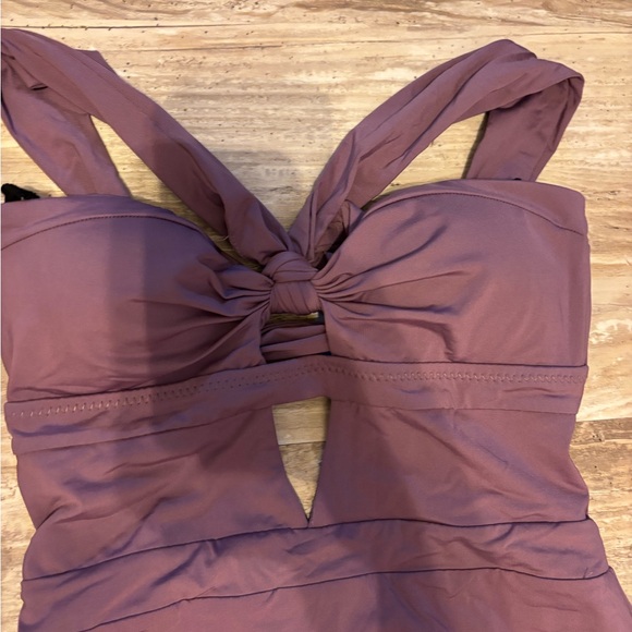 BECCA COLOR CODE RYLIE ONE PIECE SIZE SMALL - Picture 2 of 7